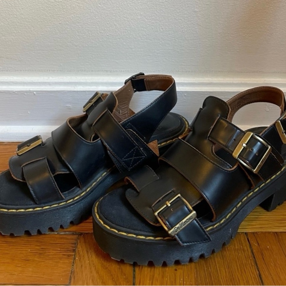 Dr. Martens Ariel Vintage Smooth Sandals Size 6